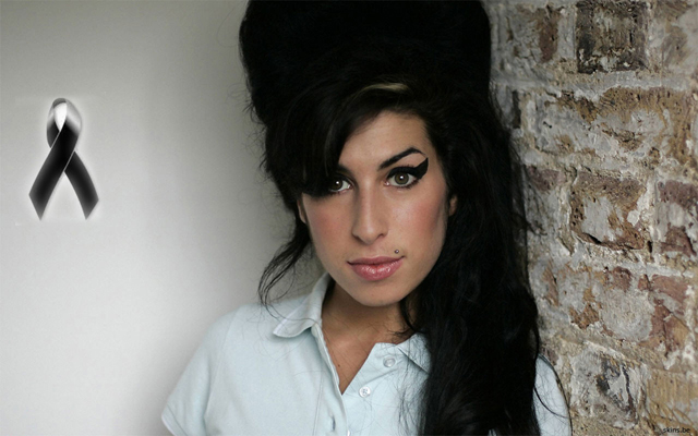 Amy Winehouse fue hoy encontrada muerta en su piso de Londres