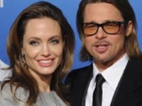 Jolie da helicóptero a Brad; Aniston envía flores