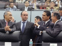 Beltrones...tomar la tribuna no detendrá la discusión Beltrones...tomar la tribuna no detendrá la discusión