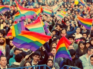 Día del Orgullo Gay...un día que promueve la tolerancia y la igualdad en la comunidad LGBTTIQ. Día del Orgullo Gay...un día que promueve la tolerancia y la igualdad en la comunidad LGBTTIQ.