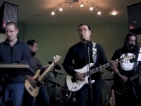 Cuidado aseguran ser de la misma banda...no dijeron de qué Cuidado aseguran ser de la misma banda...no dijeron de qué