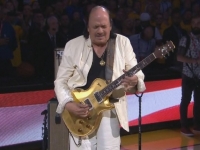Santana..adaptó la música del himno de EEUU a ritmo de rock Santana..adaptó la música del himno de EEUU a ritmo de rock