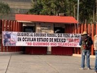 Manifestantes protestan afuera de la Cámara de Diputados Manifestantes protestan afuera de la Cámara de Diputados