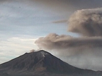 Popocatépetl lanza tres emisiones de ceniza Popocatépetl lanza tres emisiones de ceniza