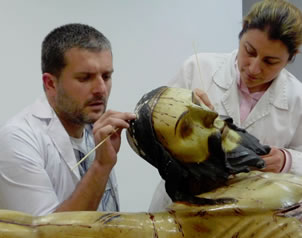 Encuentran códice colonial en cabeza del Cristo de la Misericordia