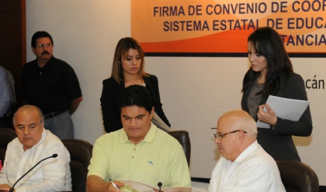 Sinaloa suscribe convenio para impartir educación superior a distancia
