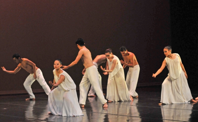 CENART...se presentó el Ballet Raúl Flores Canelo