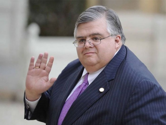 Carstens...presentó al presidente Peña Nieto su renuncia al cargo..