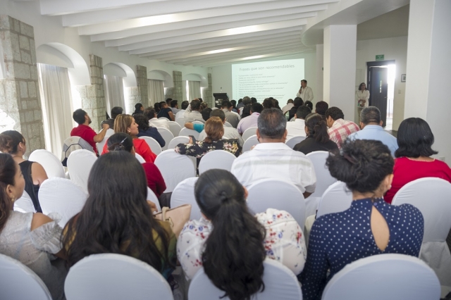 Fortalece IEEPO capacitación de docentes de educación básica