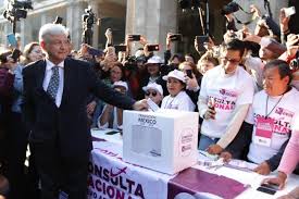 Trae al país de cabeza por el NAIM...y votó en blanco