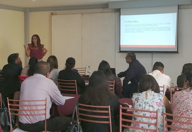 Imparte IEEPO taller a docentes y directivos de educación especial