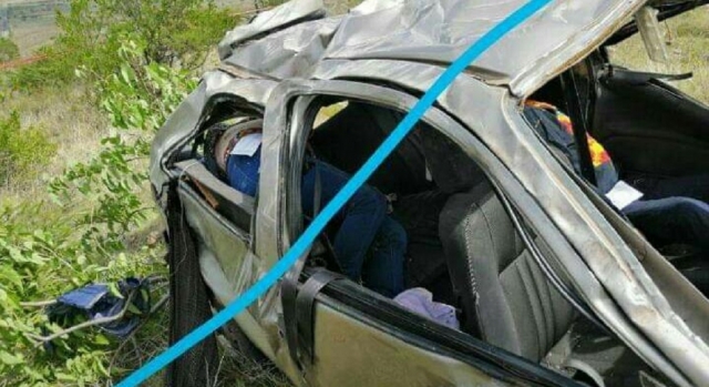 Vuelca compacto, cae 20 metros y hay ocho muertos en Oaxaca