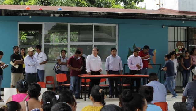 Cumple IEEPO con docentes en Primaria de San Francisco La Paz