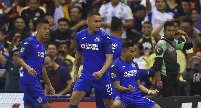 Cruz Azul arrolla al América y sueña con liguilla