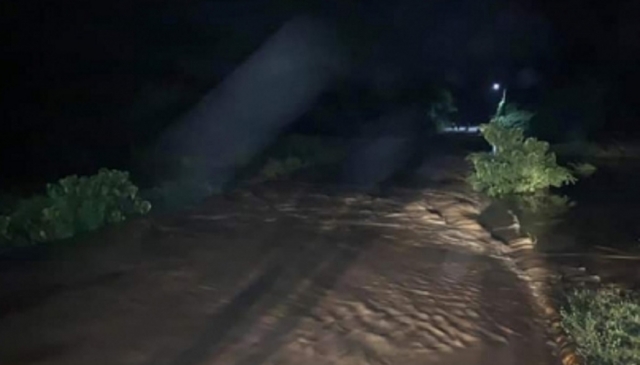 Lluvias desbordan ríos y dañan viviendas en Oaxaca