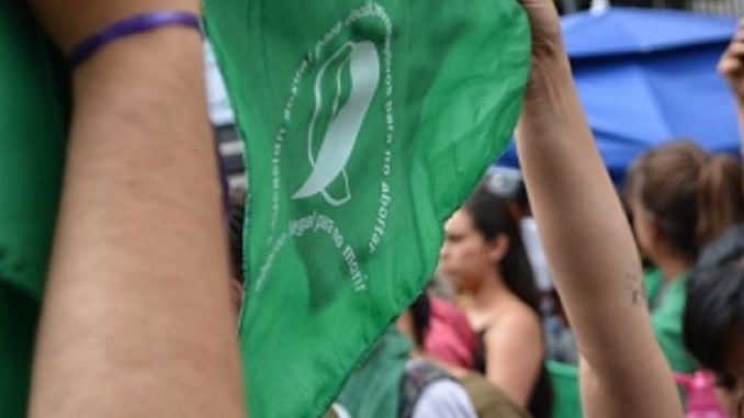 COLECTIVOS-DE-MUJERES-PROTESTAN-EN-CONGRESO-DE-OAXACA-1030x438