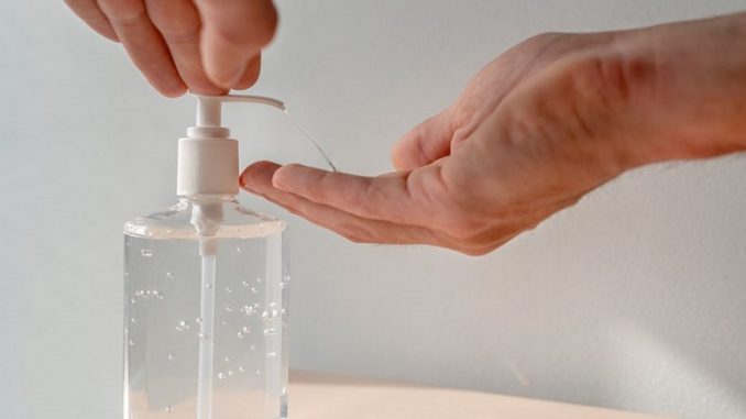gel-antibacterial-en-casa-1068x534